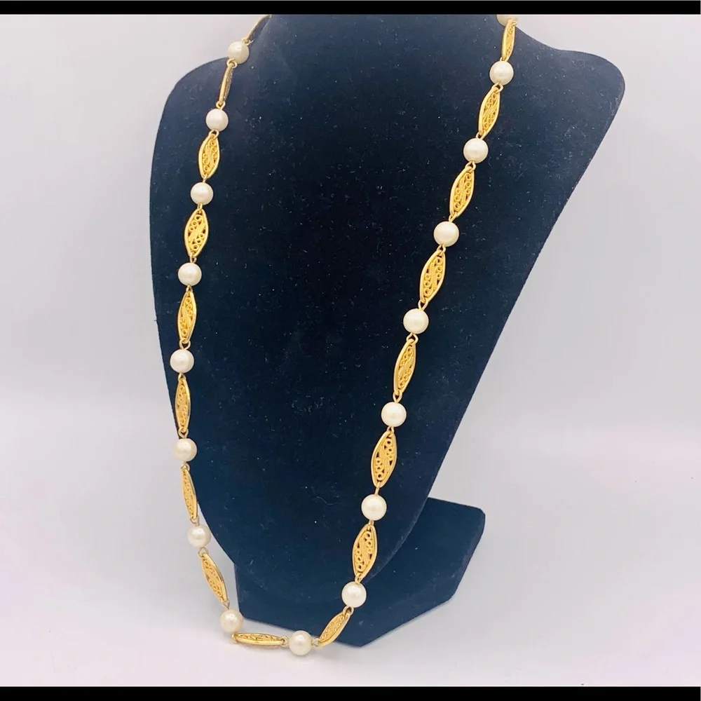 Vintage filigree gold chain necklace faux pearl beads 24” - Picture 3 of 8